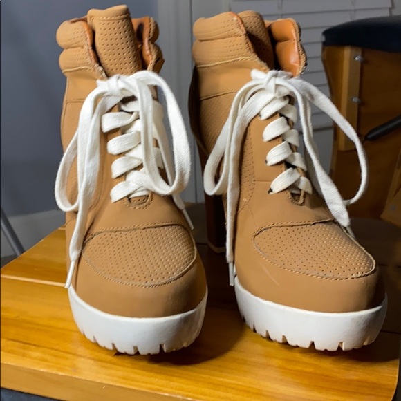 Platform Ankle Boot - Picture 3 of 3